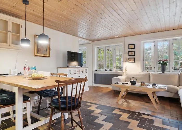 Stunning In With Kitchen 別荘 Neksø